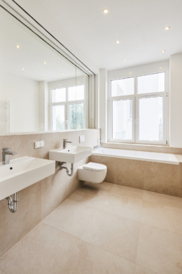 Badezimmer - 4,5-Zimmerwohnung mit Einbauküche in Hannover Linden – Aufwendig saniert