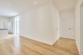 4,5-Zimmerwohnung mit Einbauküche in Hannover Linden - Aufwendig saniert - Flur mit Blick in die Räume