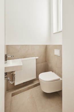 Gäste WC_1 - 4,5-Zimmerwohnung mit Einbauküche in Hannover Linden – Aufwendig saniert
