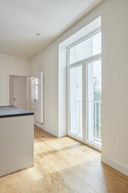 Französischer Balkon - 4,5-Zimmerwohnung mit Einbauküche in Hannover Linden – Aufwendig saniert