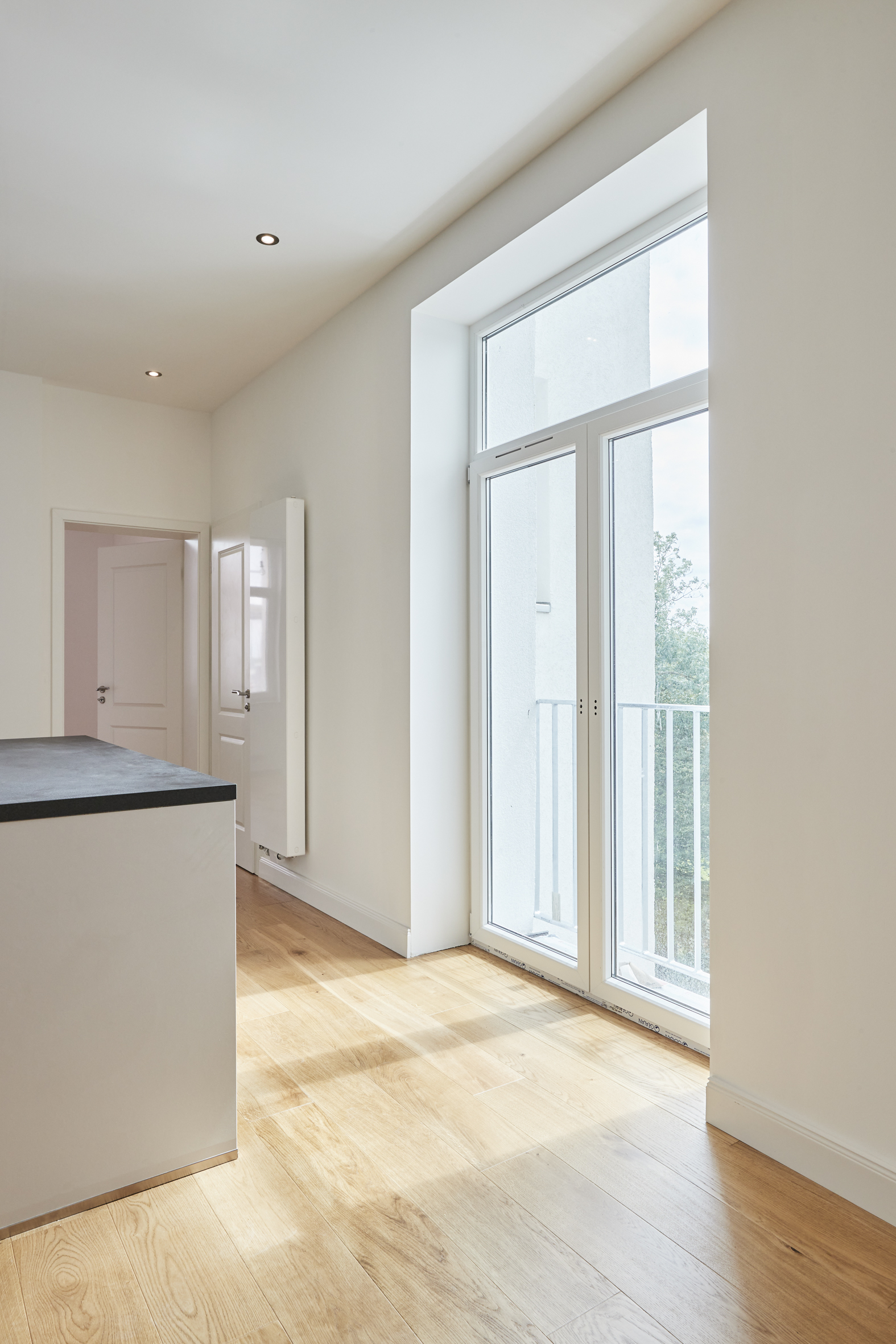 Französischer Balkon - 4,5-Zimmerwohnung mit Einbauküche in Hannover Linden – Aufwendig saniert