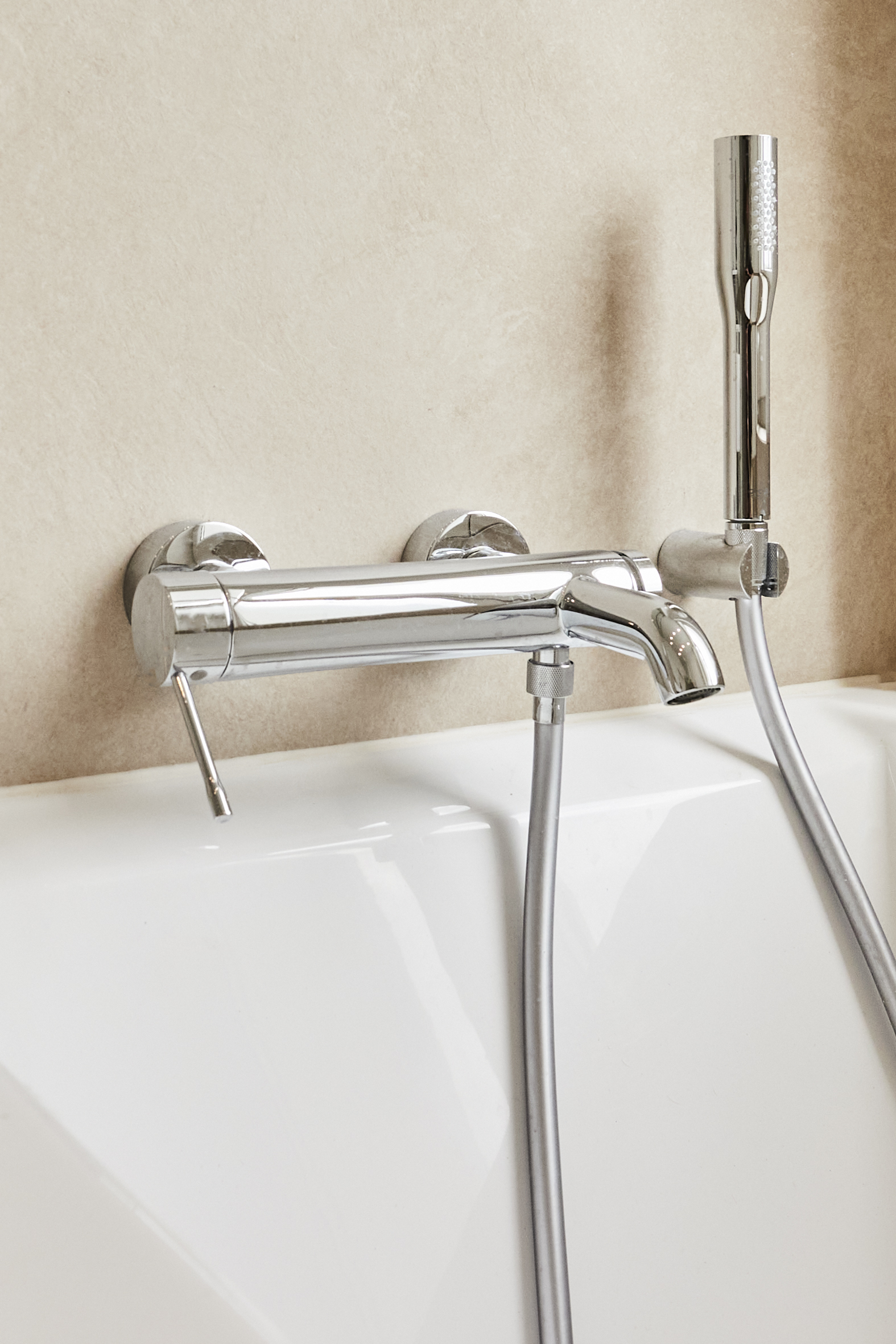 Badezimmer Detail - 4,5-Zimmerwohnung mit Einbauküche in Hannover Linden – Aufwendig saniert