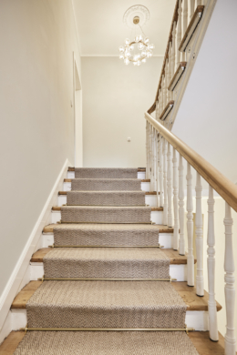 Treppenhaus_ - 4,5-Zimmerwohnung mit Einbauküche in Hannover Linden – Aufwendig saniert