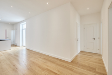 Flur mit Blick in die Räume - 4,5-Zimmerwohnung mit Einbauküche in Hannover Linden – Aufwendig saniert