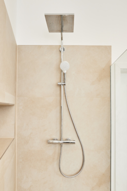 Badezimmer_2 - 4,5-Zimmerwohnung mit Einbauküche in Hannover Linden – Aufwendig saniert