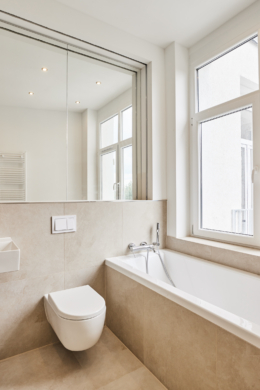 Badezimmer_ - 4,5-Zimmerwohnung mit Einbauküche in Hannover Linden – Aufwendig saniert