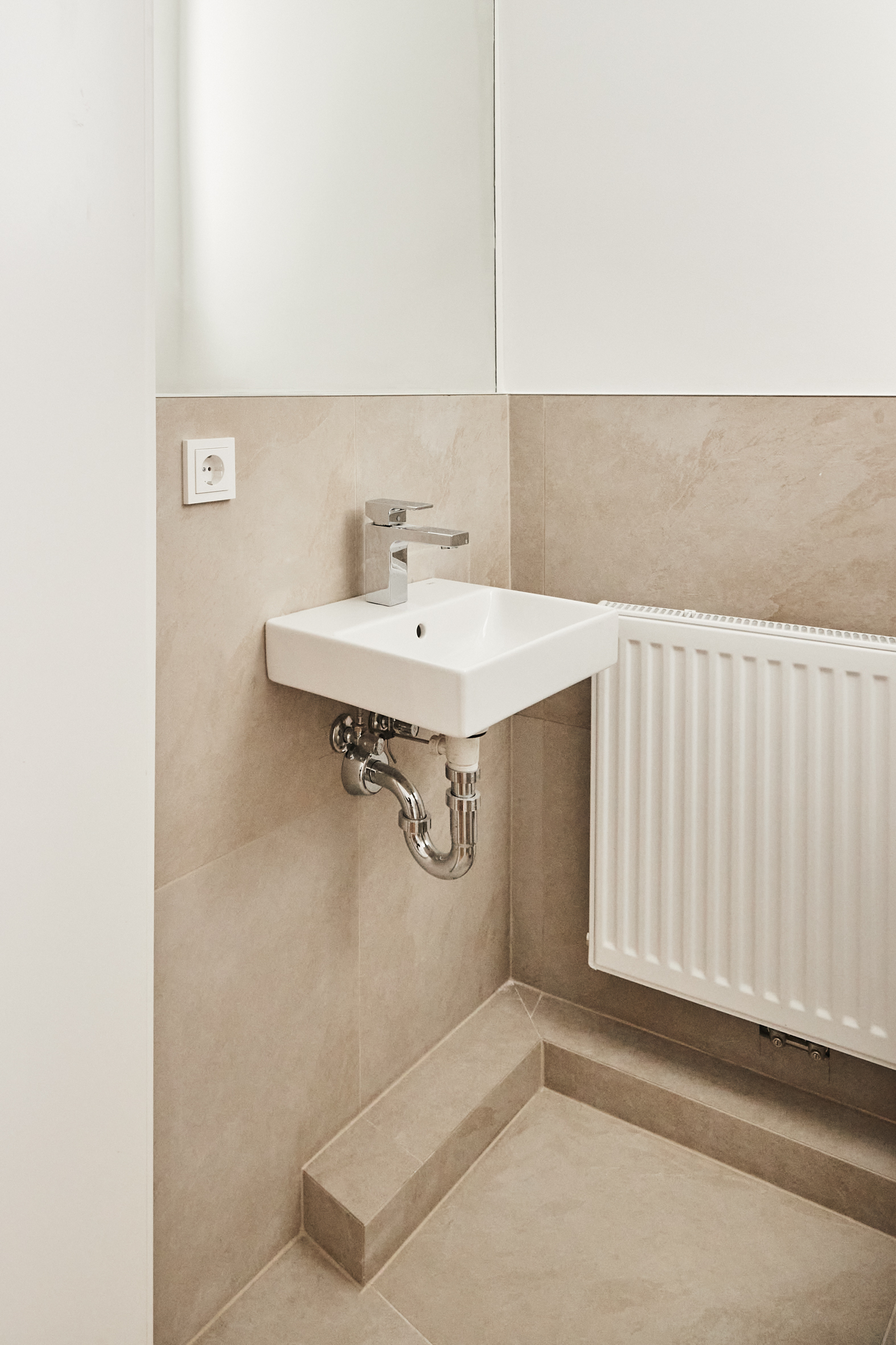 Gäste WC_ - 4,5-Zimmerwohnung mit Einbauküche in Hannover Linden – Aufwendig saniert