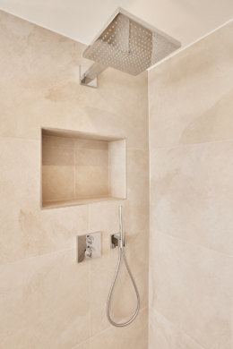 Badezimmer-Grohe - *VERKAUFT*Hochwertige Dachgeschosswohnung mit Einbauküche und großem Tageslichtbad