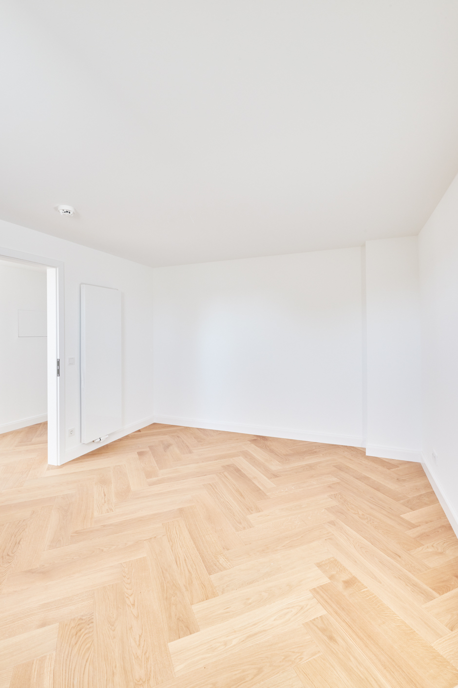 Schlafzimmer Blick zur Tür - *VERKAUFT*Hochwertige Dachgeschosswohnung mit Einbauküche und großem Tageslichtbad