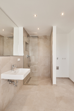 Badezimmer-Detail - *VERKAUFT*Hochwertige Dachgeschosswohnung mit Einbauküche und großem Tageslichtbad