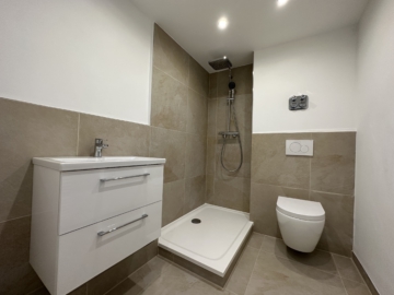 Badezimmer_1 - Vollsanierte 2-Zimmerwohnung mit hochwertiger Einbauküche in Bestlage Hildesheim