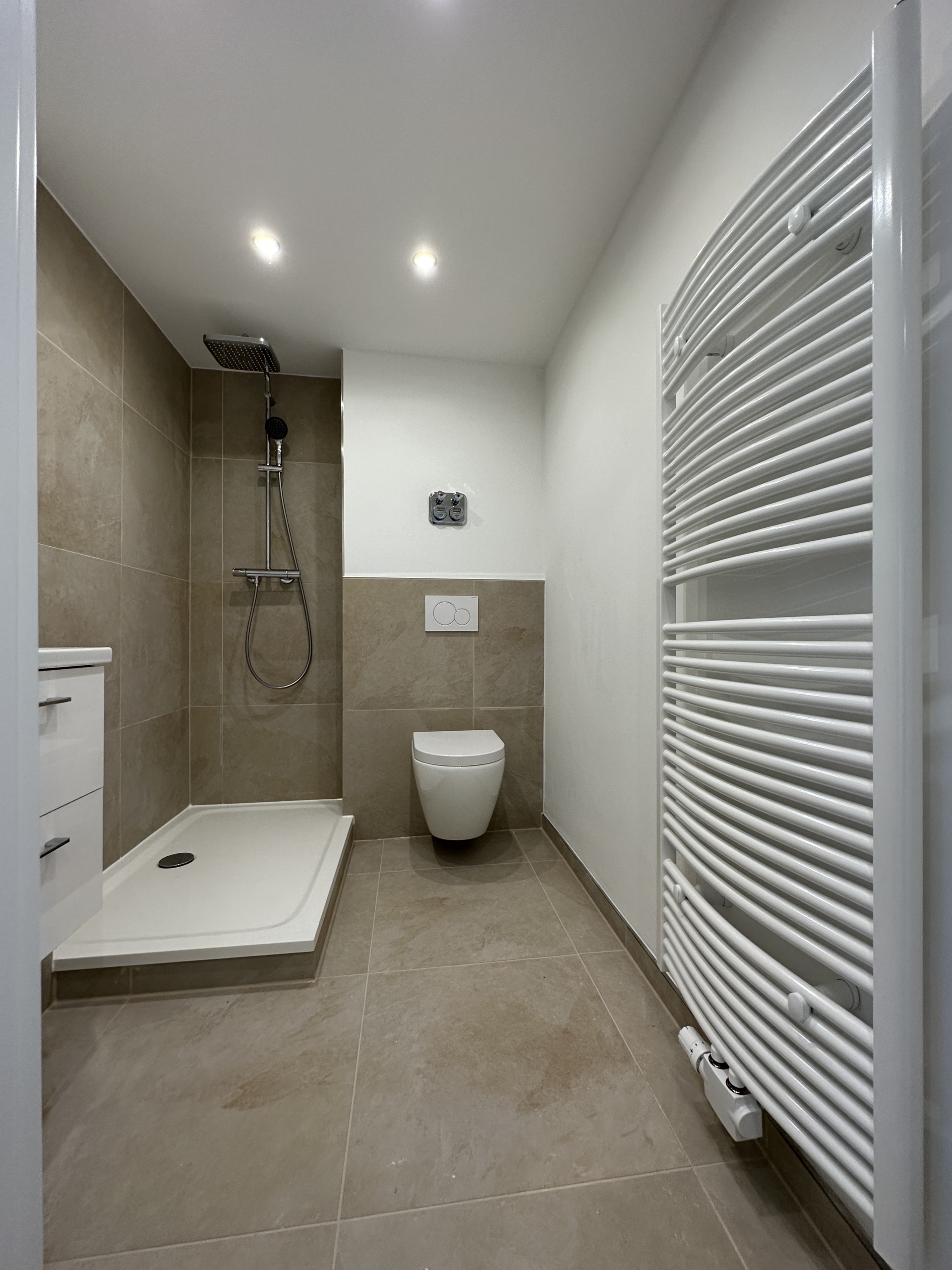 Badezimmer_2 - Vollsanierte 2-Zimmerwohnung mit hochwertiger Einbauküche in Bestlage Hildesheim