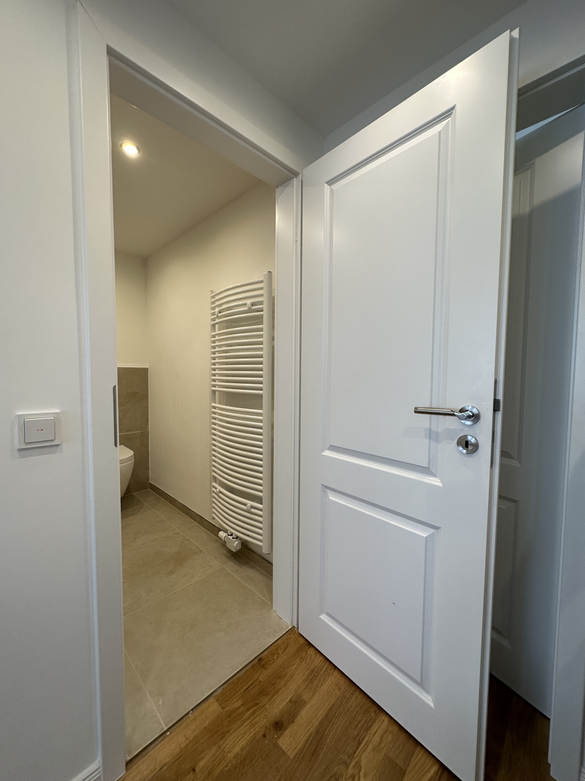 Detail Tür - Vollsanierte 2-Zimmerwohnung mit hochwertiger Einbauküche in Bestlage Hildesheim