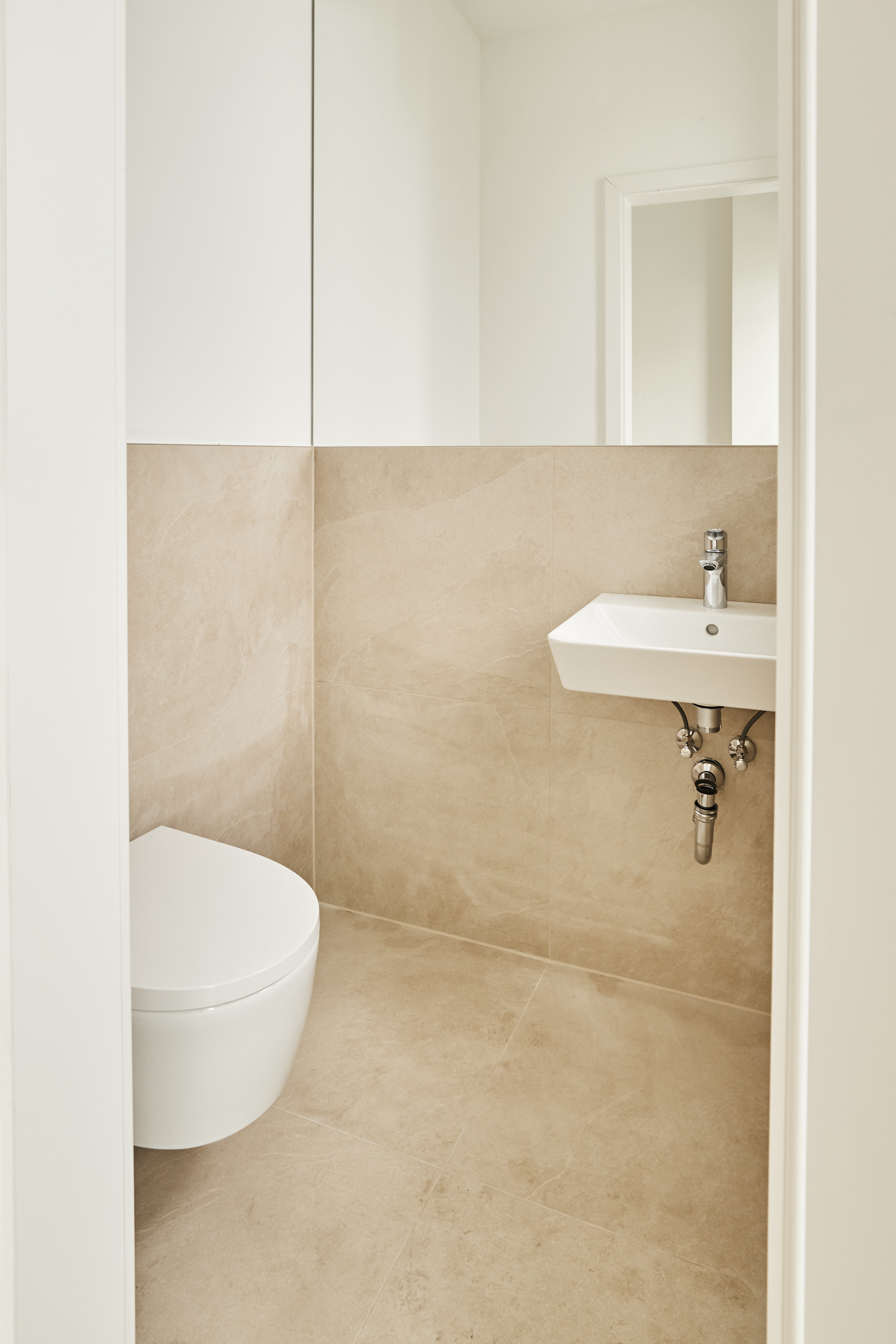 Gäste WC - **RESERVIERT**-Remise mit höchster Ausstattung auf 2 Etagen und Terrasse