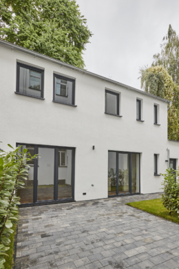 Remise Außenansicht - **RESERVIERT**-Remise mit höchster Ausstattung auf 2 Etagen und Terrasse