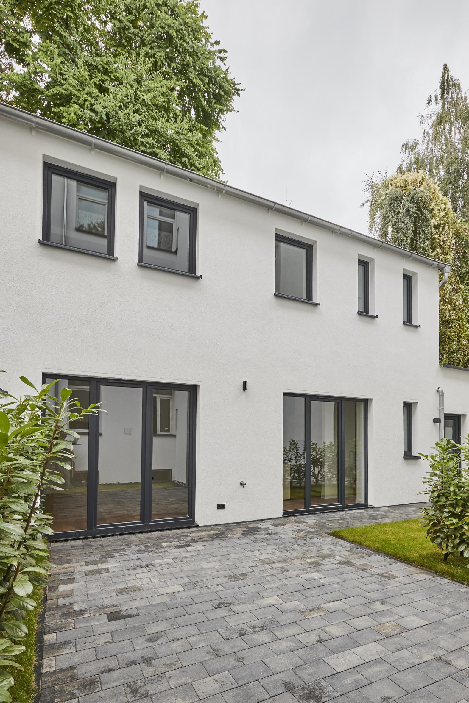 Remise Außenansicht - **RESERVIERT**-Remise mit höchster Ausstattung auf 2 Etagen und Terrasse