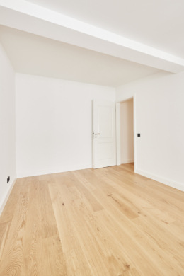 Zimmer 3 mit Blick zum Flur - **RESERVIERT**-Remise mit höchster Ausstattung auf 2 Etagen und Terrasse