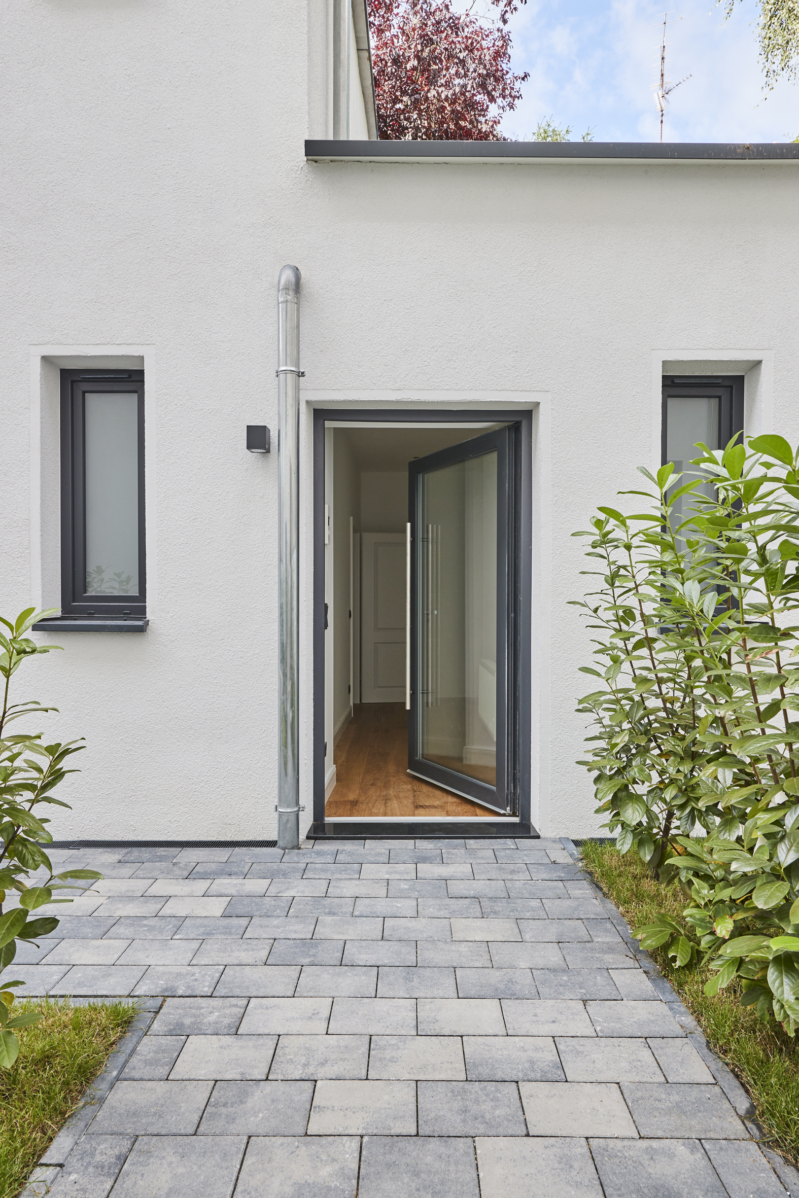 Zugang zur Remise - **RESERVIERT**-Remise mit höchster Ausstattung auf 2 Etagen und Terrasse