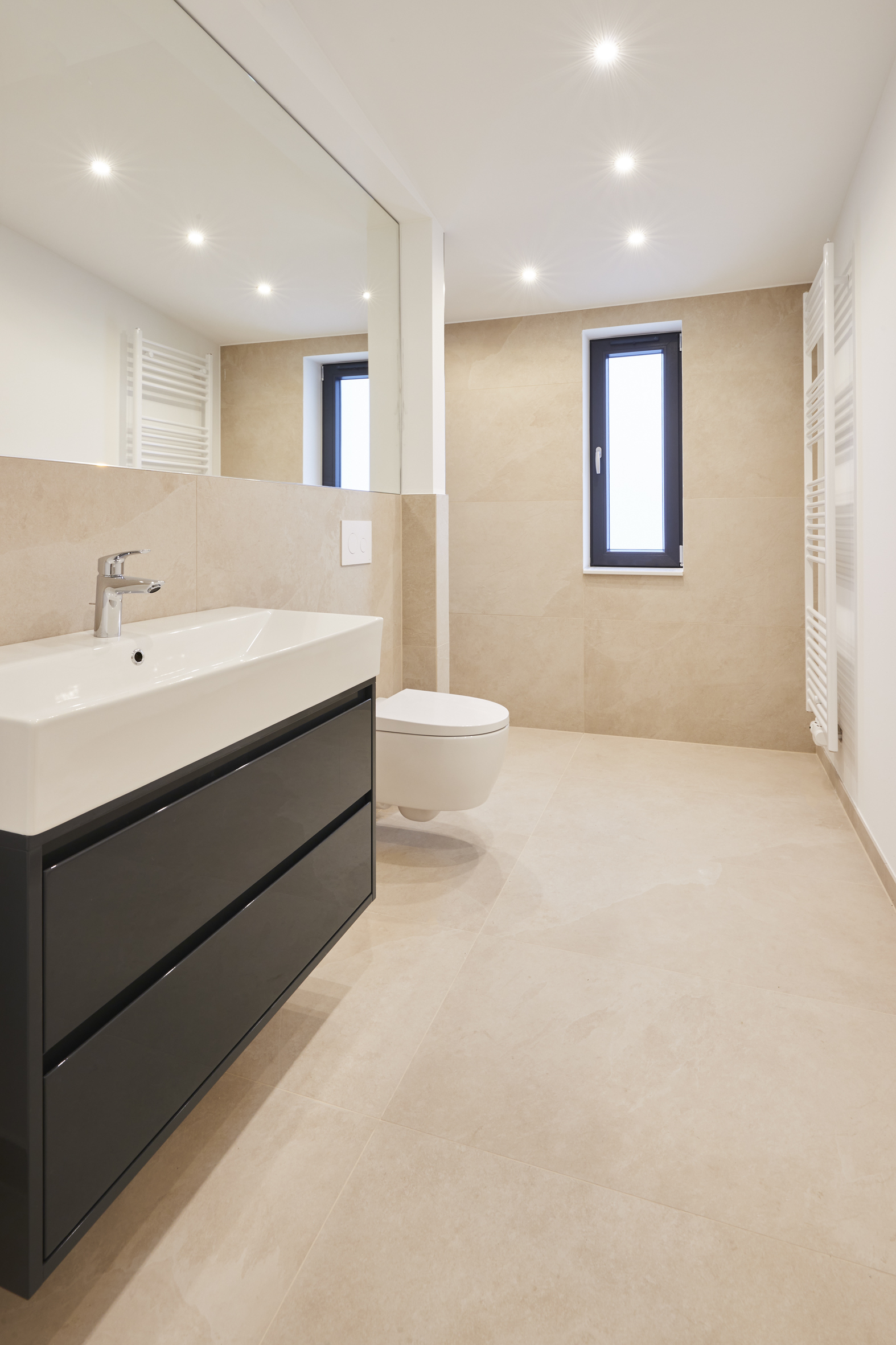 Badezimmer - **RESERVIERT**-Remise mit höchster Ausstattung auf 2 Etagen und Terrasse