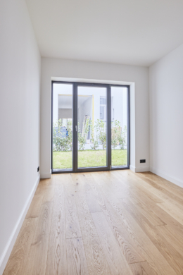 Zimmer 1 mit Garten - **RESERVIERT**-Remise mit höchster Ausstattung auf 2 Etagen und Terrasse