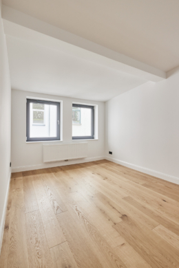 Zimmer 3 - **RESERVIERT**-Remise mit höchster Ausstattung auf 2 Etagen und Terrasse