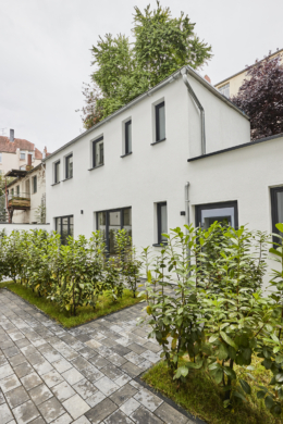 Remise Außenansicht_1 - **RESERVIERT**-Remise mit höchster Ausstattung auf 2 Etagen und Terrasse