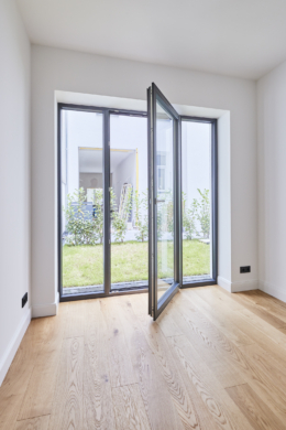 Zugang zum Gartenanteil - **RESERVIERT**-Remise mit höchster Ausstattung auf 2 Etagen und Terrasse