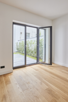 Zugang zur Terrasse - **RESERVIERT**-Remise mit höchster Ausstattung auf 2 Etagen und Terrasse