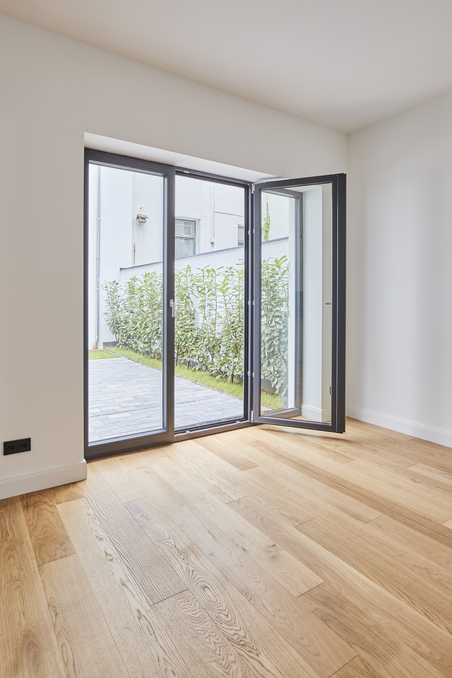 Zugang zur Terrasse - **RESERVIERT**-Remise mit höchster Ausstattung auf 2 Etagen und Terrasse