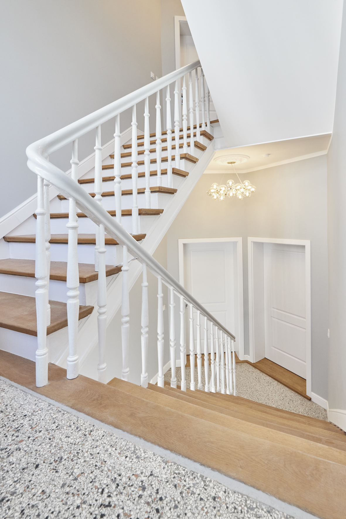 VHTreppenhaus - *verkauft*Großzügige Maisonettewohnung mit Eiche-Echtholzparkett in der Nordstadt