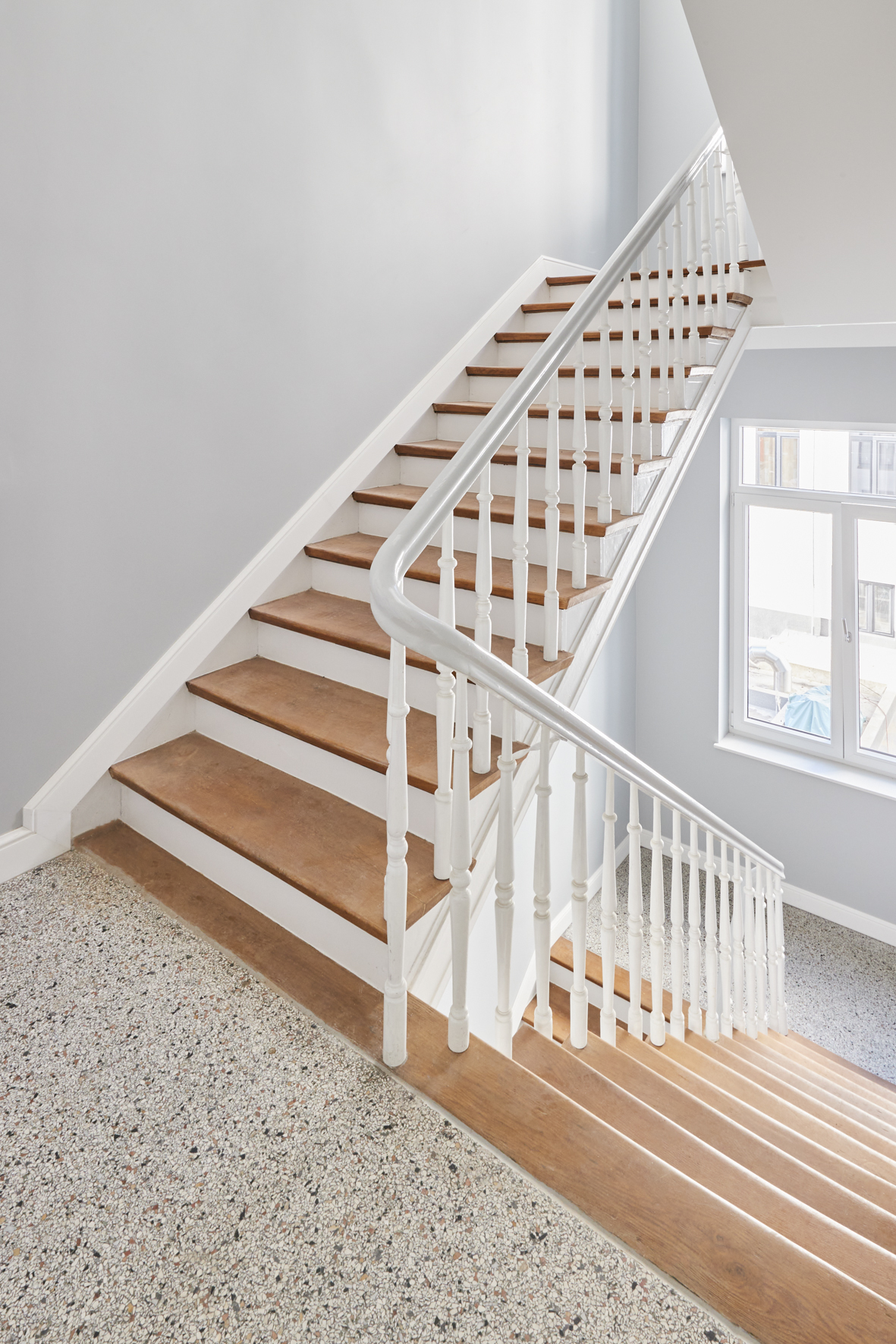 VHTreppenhaus - *verkauft*Großzügige Maisonettewohnung mit Eiche-Echtholzparkett in der Nordstadt