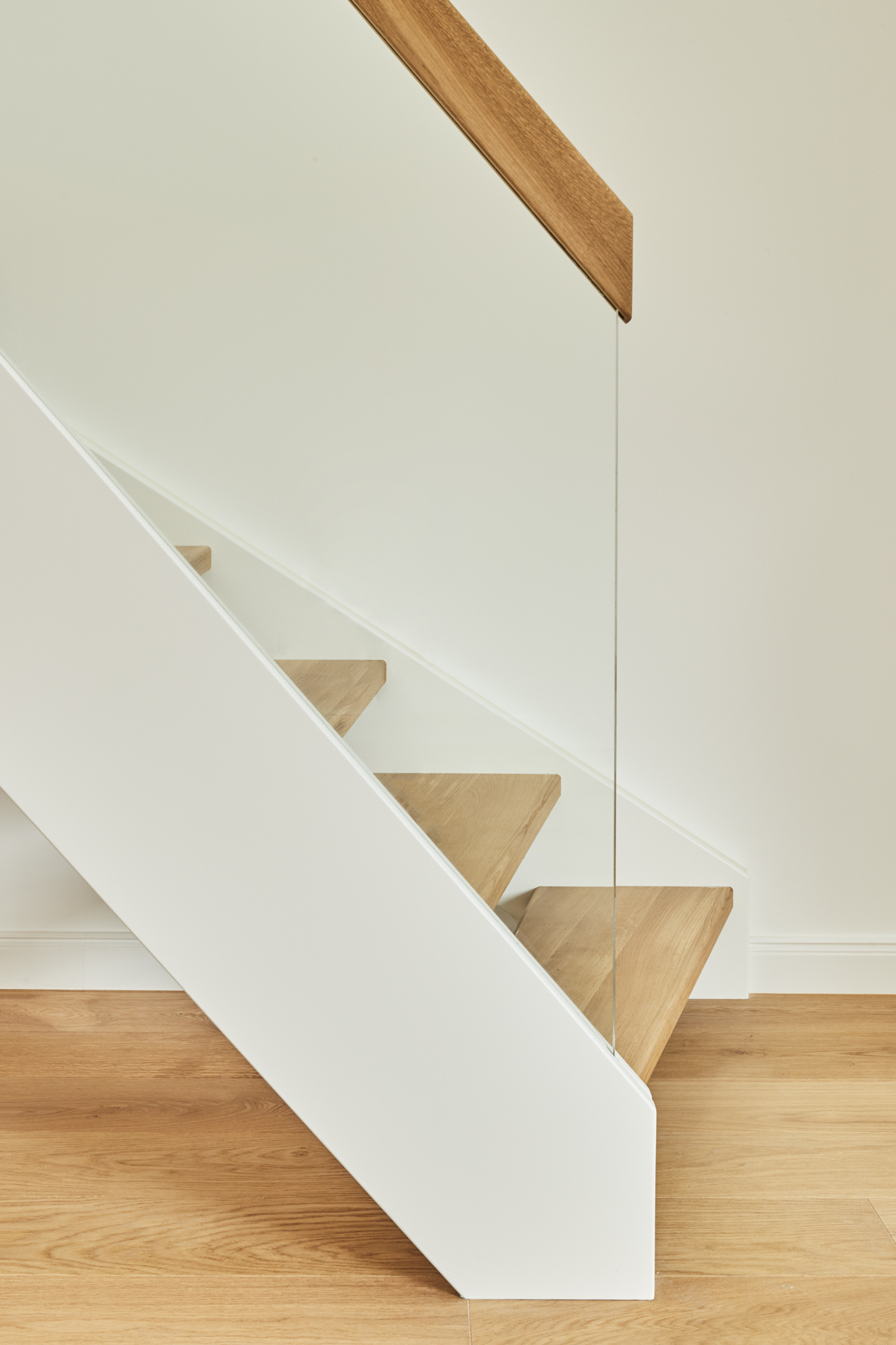 Detail Treppe - *verkauft*Großzügige Maisonettewohnung mit Eiche-Echtholzparkett in der Nordstadt