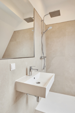 Badezimmer_3 - *verkauft*Großzügige Maisonettewohnung mit Eiche-Echtholzparkett in der Nordstadt