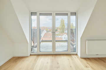 Schlafzimmer mit Balkon - *verkauft*Großzügige Maisonettewohnung mit Eiche-Echtholzparkett in der Nordstadt