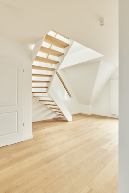 Treppe_ - *verkauft*Großzügige Maisonettewohnung mit Eiche-Echtholzparkett in der Nordstadt