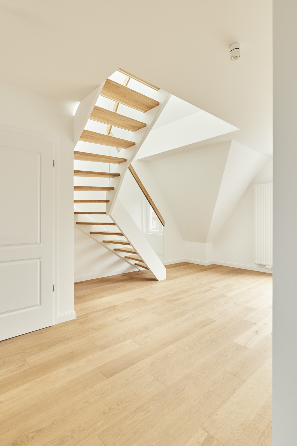 Treppe_ - *verkauft*Großzügige Maisonettewohnung mit Eiche-Echtholzparkett in der Nordstadt