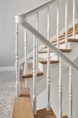 VHDetail Treppengeländer - *verkauft*Großzügige Maisonettewohnung mit Eiche-Echtholzparkett in der Nordstadt