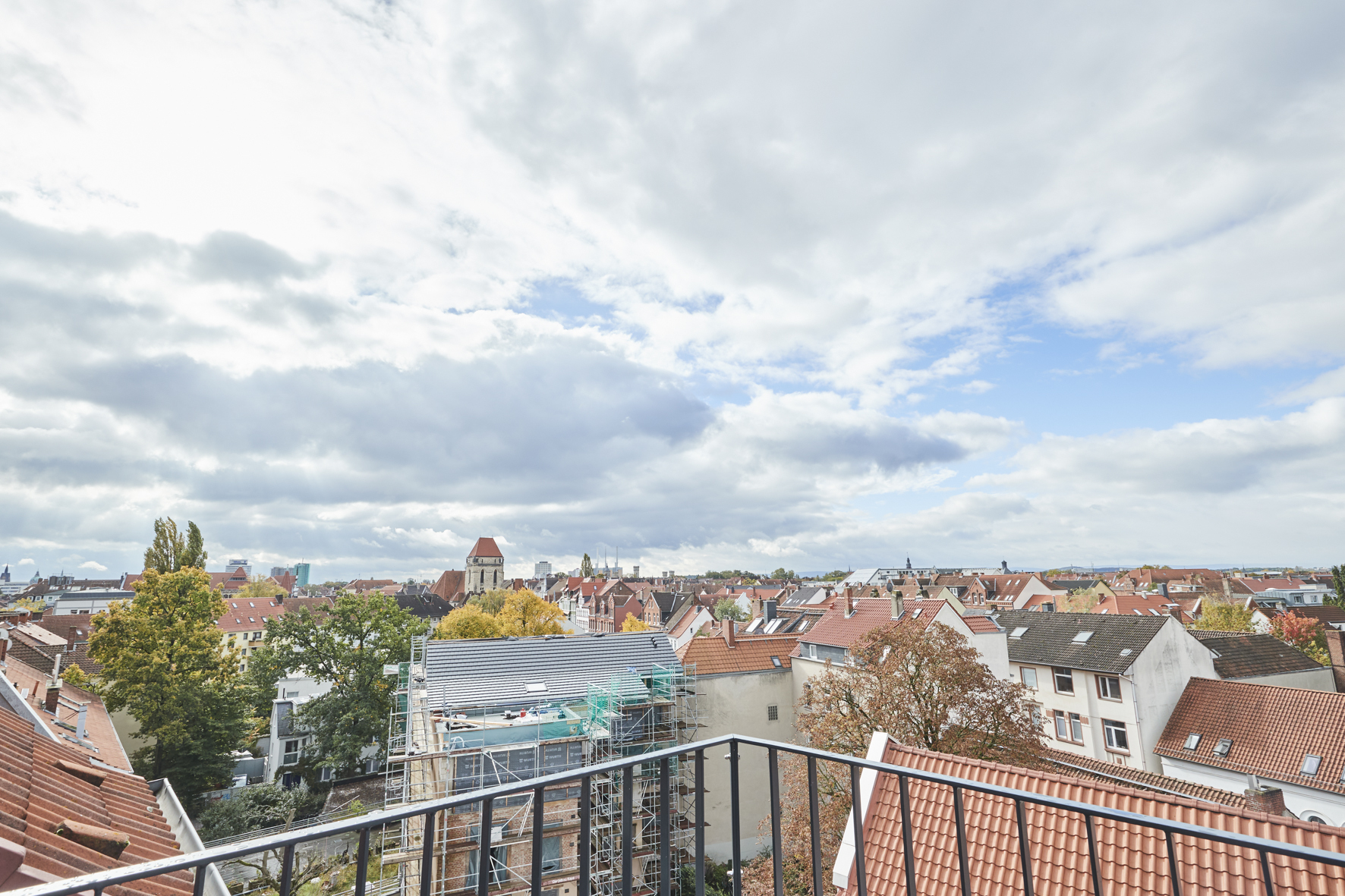 Ausblick Balkon - *verkauft*Großzügige Maisonettewohnung mit Eiche-Echtholzparkett in der Nordstadt