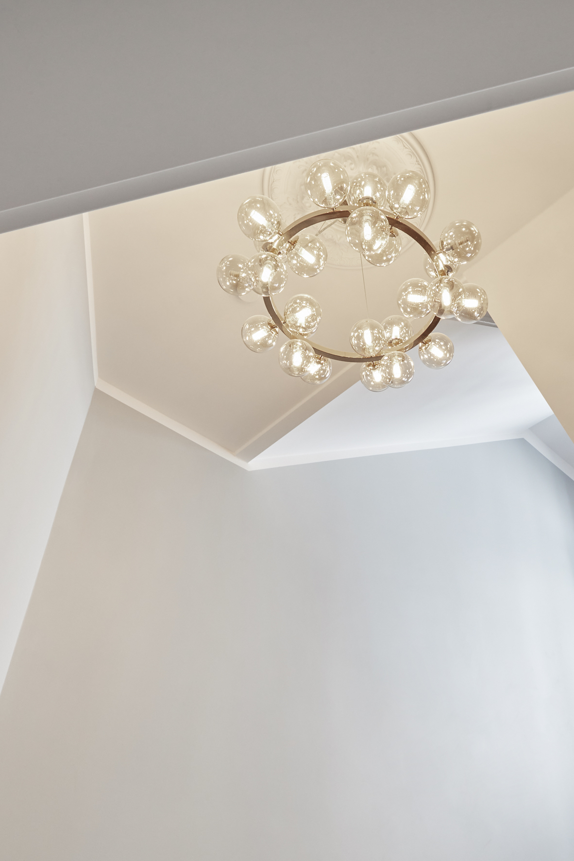 VHDetail Deckenbeleuchtung - *verkauft*Großzügige Maisonettewohnung mit Eiche-Echtholzparkett in der Nordstadt