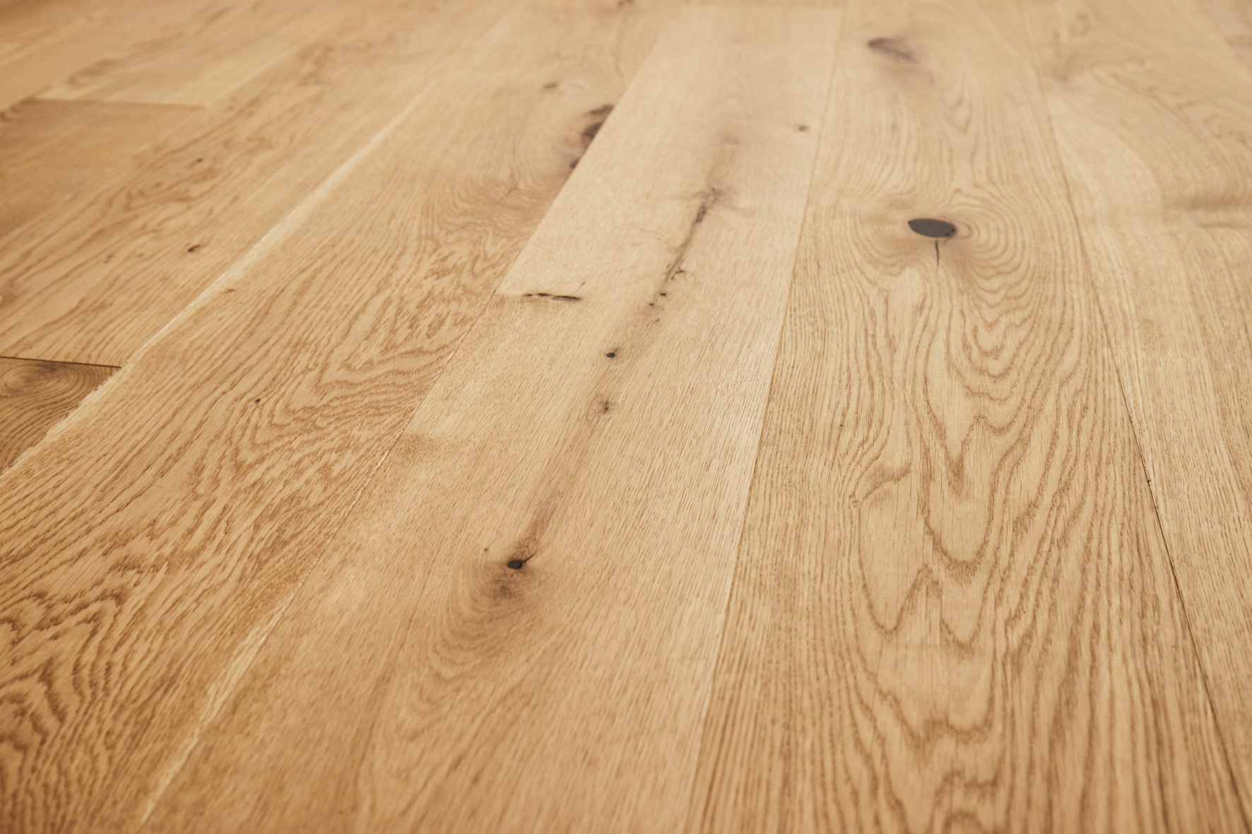 Detail-Eiche Echtholzboden - *verkauft*Großzügige Maisonettewohnung mit Eiche-Echtholzparkett in der Nordstadt