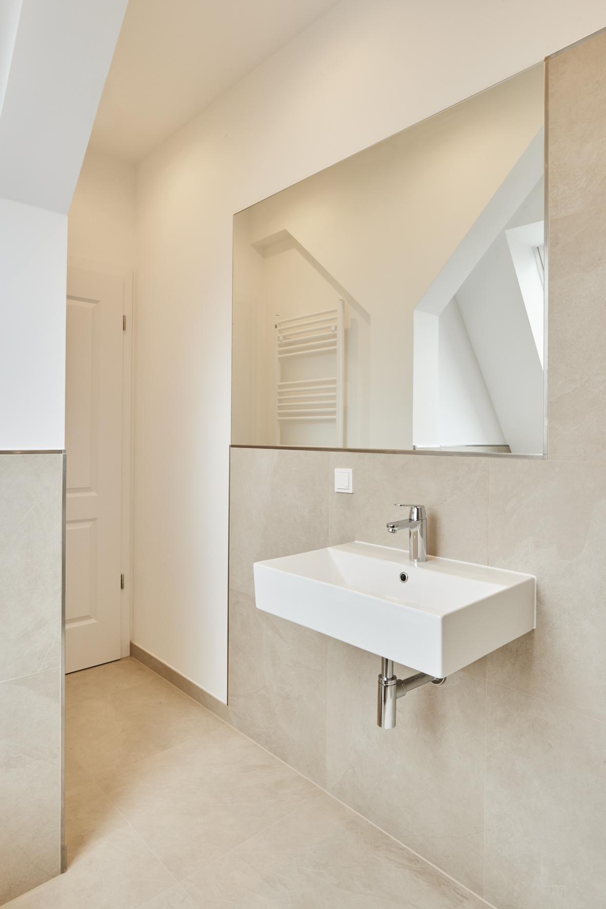 Badezimmer_4 - *verkauft*Großzügige Maisonettewohnung mit Eiche-Echtholzparkett in der Nordstadt