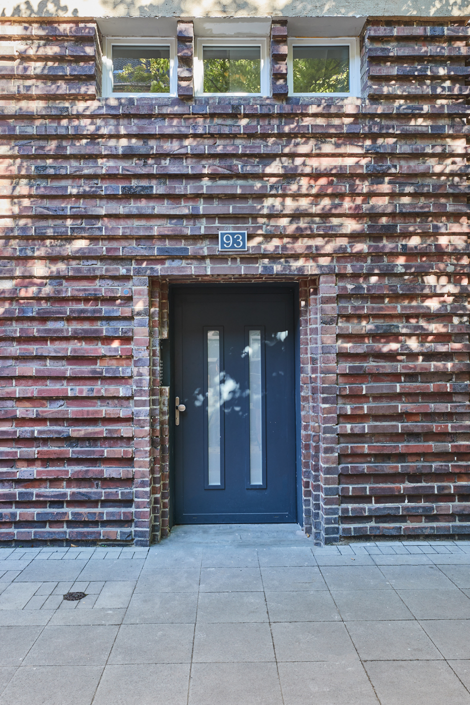 Hauszugang - *Reserviert* Sanierte 3-Zimmerwohnung mit Balkon und Einbauküche