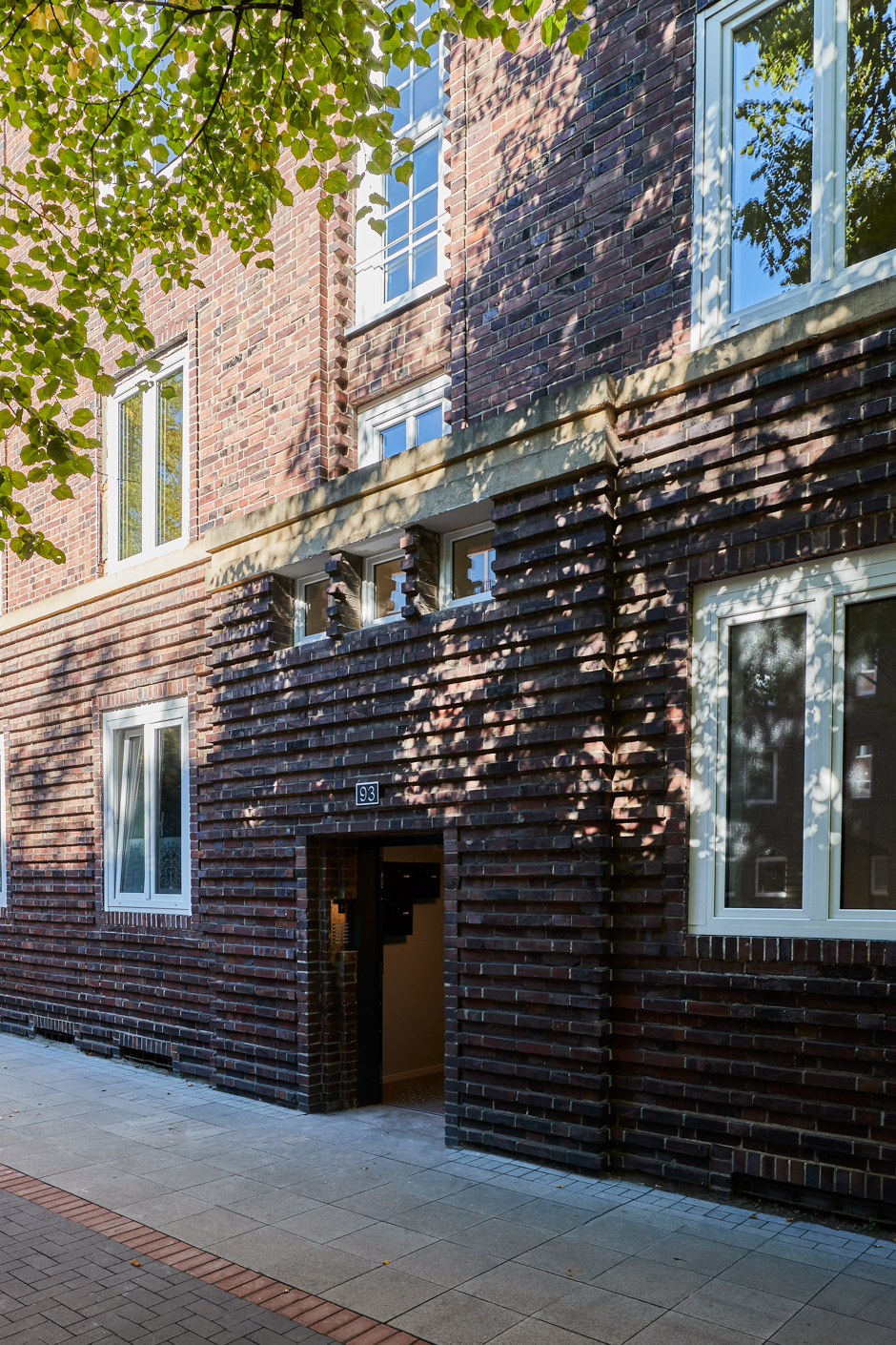 Hausansicht - *Reserviert* Sanierte 3-Zimmerwohnung mit Balkon und Einbauküche