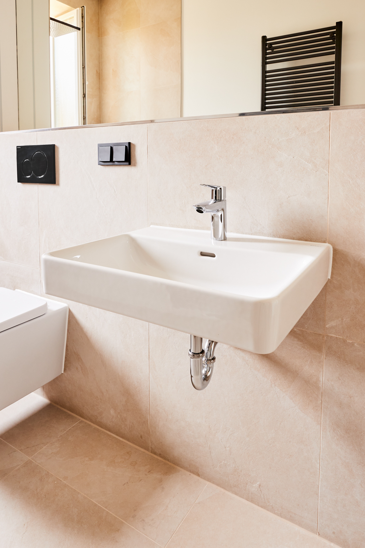 Bad-Waschbecken - *Reserviert* Sanierte 3-Zimmerwohnung mit Balkon und Einbauküche