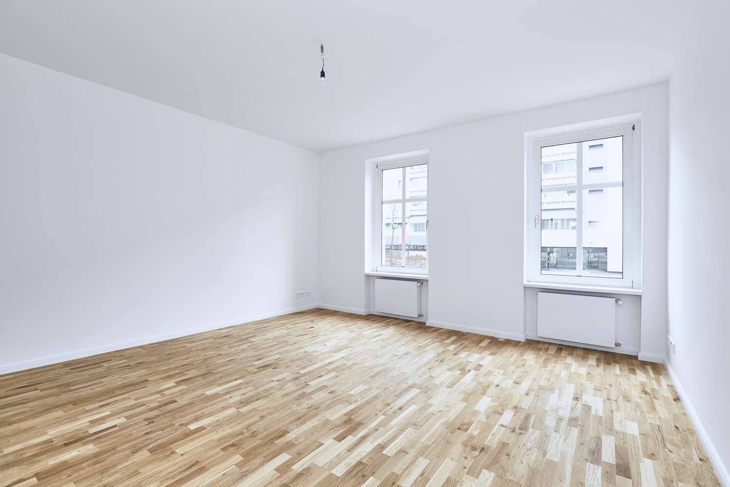 Wohnzimmer - Sofort bezugsfreie sanierte 3-Zimmer-Wohnung im Altbau in Schöneberg