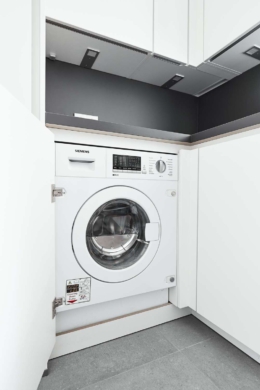 Einbau-Waschmaschine - Sofort bezugsfreie sanierte 3-Zimmer-Wohnung im Altbau in Schöneberg