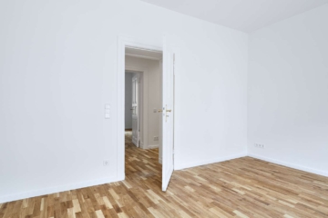 Schlafzimmer - Sofort bezugsfreie sanierte 3-Zimmer-Wohnung im Altbau in Schöneberg