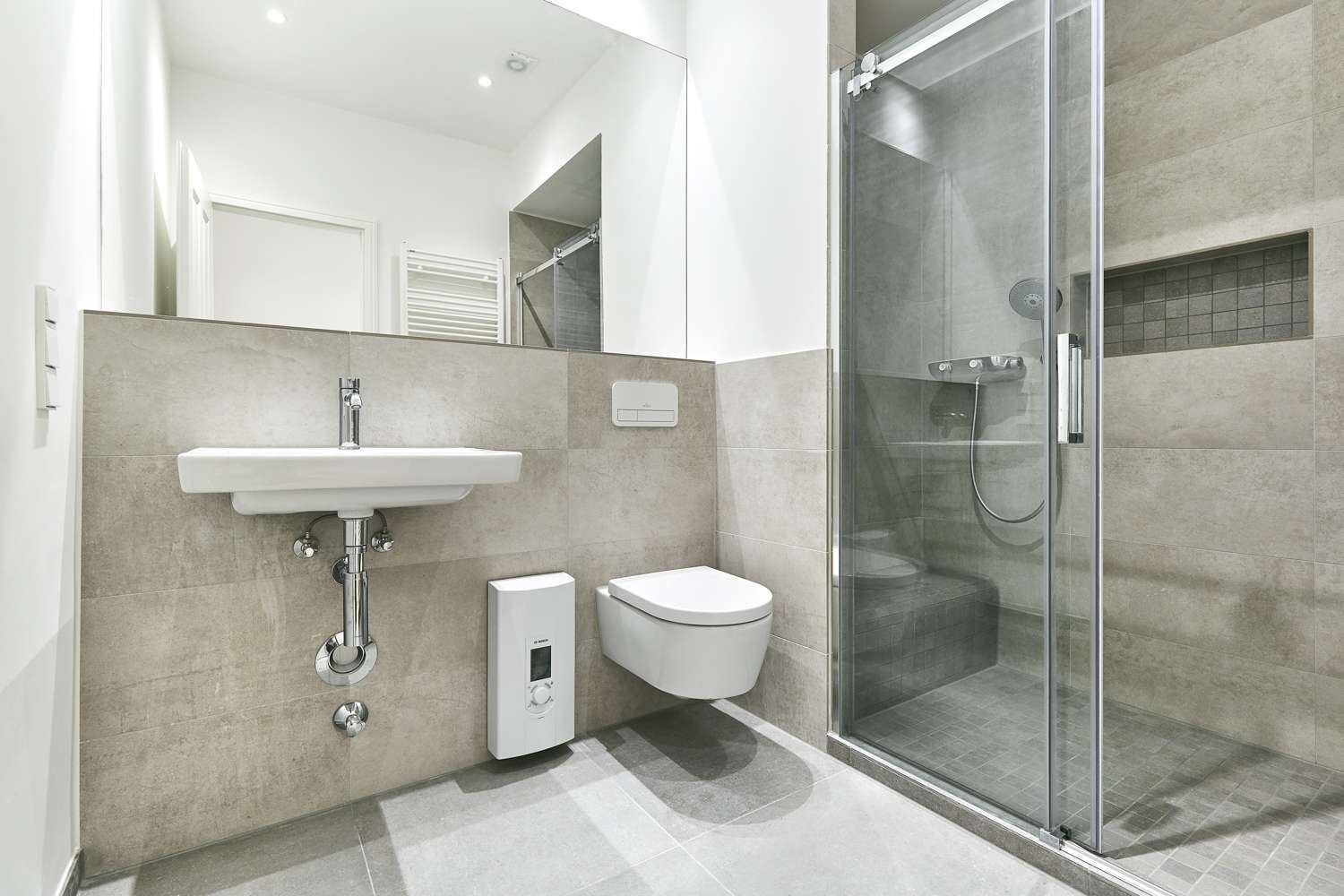 Badezimmer - Sofort bezugsfreie sanierte 3-Zimmer-Wohnung im Altbau in Schöneberg