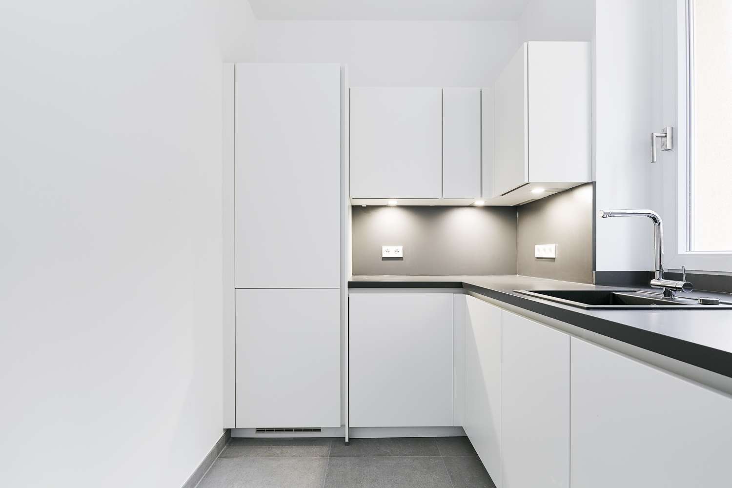 Küche - Sofort bezugsfreie sanierte 3-Zimmer-Wohnung im Altbau in Schöneberg