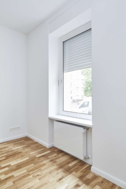 Schlafzimmer - Sofort bezugsfreie sanierte 3-Zimmer-Wohnung im Altbau in Schöneberg